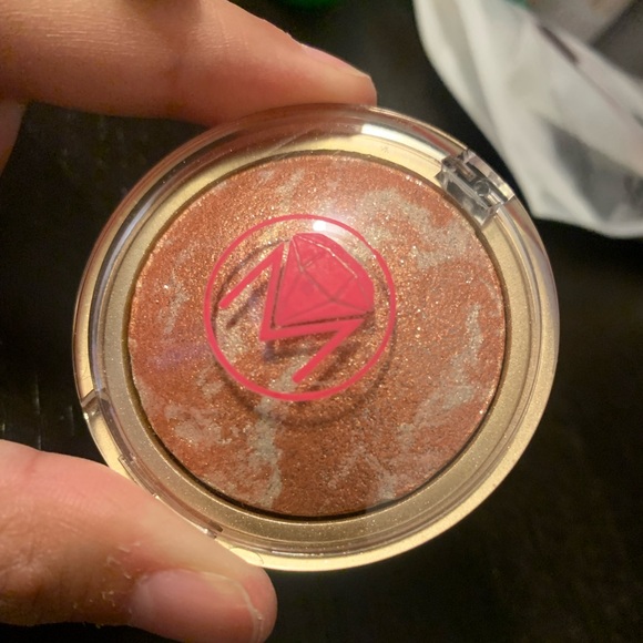 Ruby May Planet Glow Baked Highlighter - Picture 2 of 3